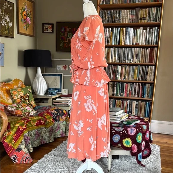 Albert Nipon Coral Dress with White Floral Pattern - Picture 5 of 9